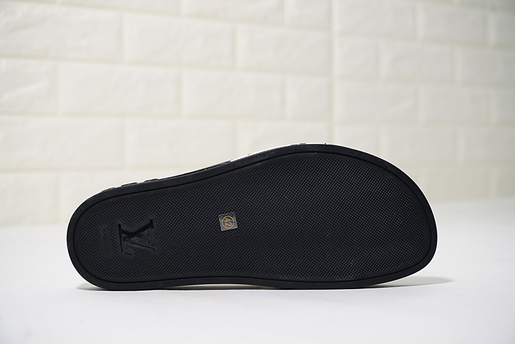 L0vis Vvtt0n Slipper 013