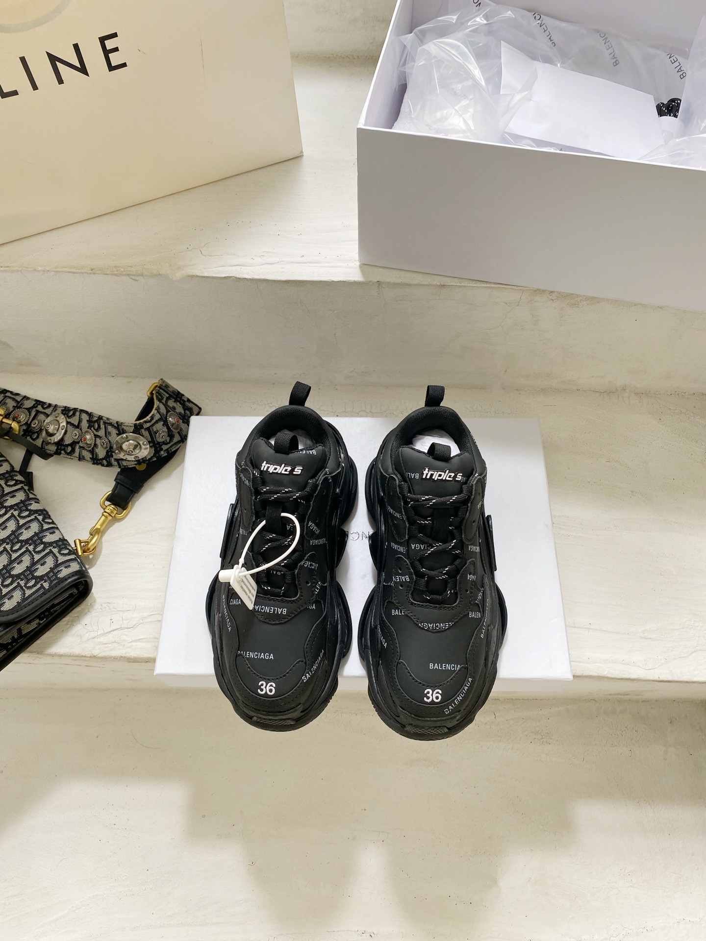 Ba1en*iaga Sneakers 001