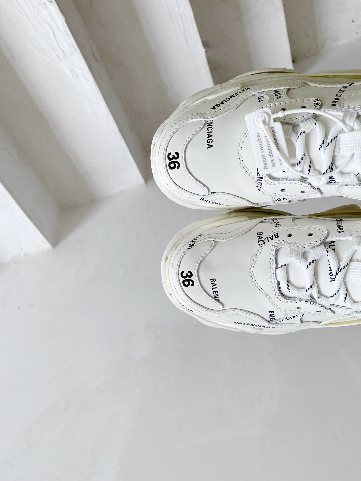 Ba1en*iaga Sneakers 002