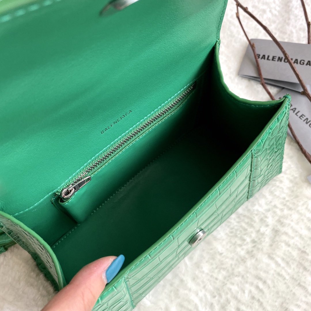 Ba1en*iaga Hourglass Bag 24cm
