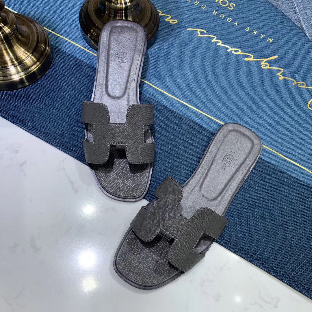 Bagsaaa H**me5 Oran sandals in the color Gris
