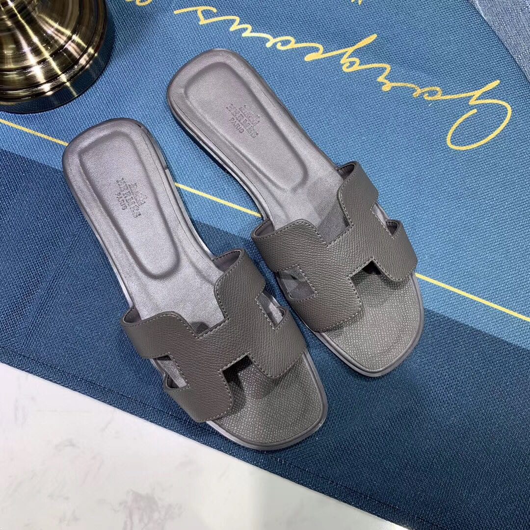 Bagsaaa H**me5 Oran sandals in the color Gris