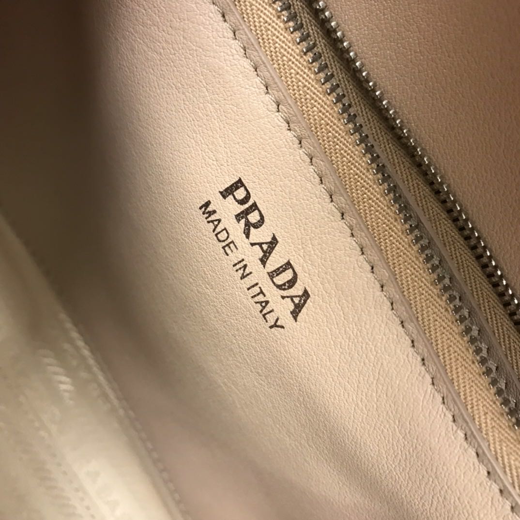 Pra*a Handbag 24cm