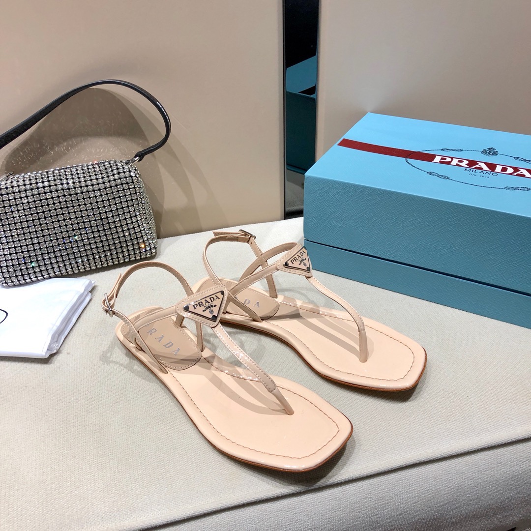 Pra*a Sandals