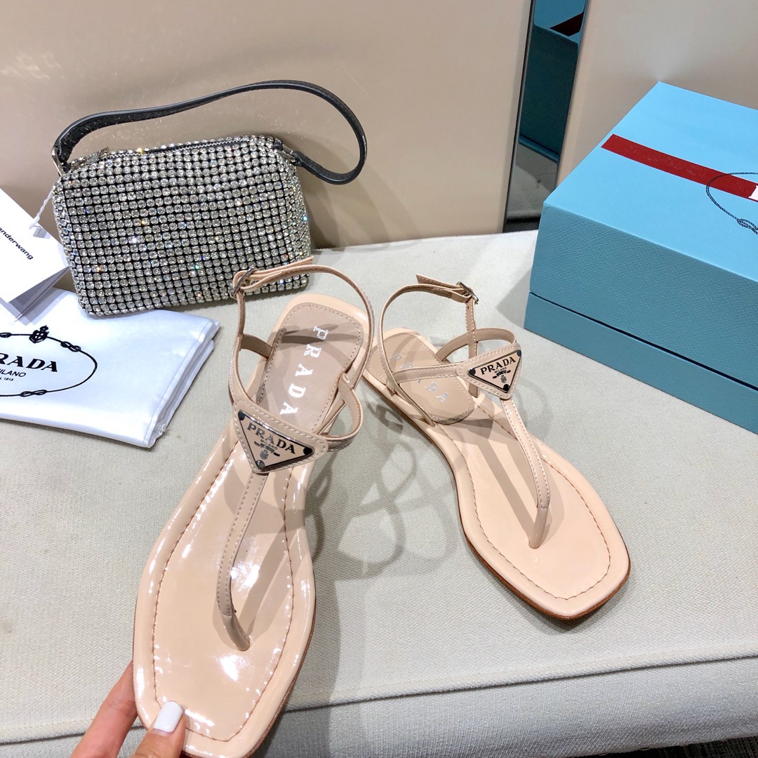 Pra*a Sandals