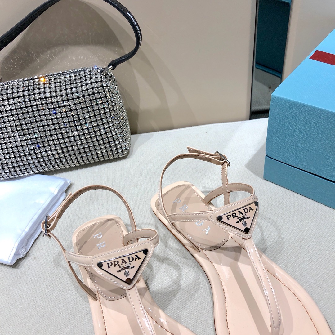 Pra*a Sandals