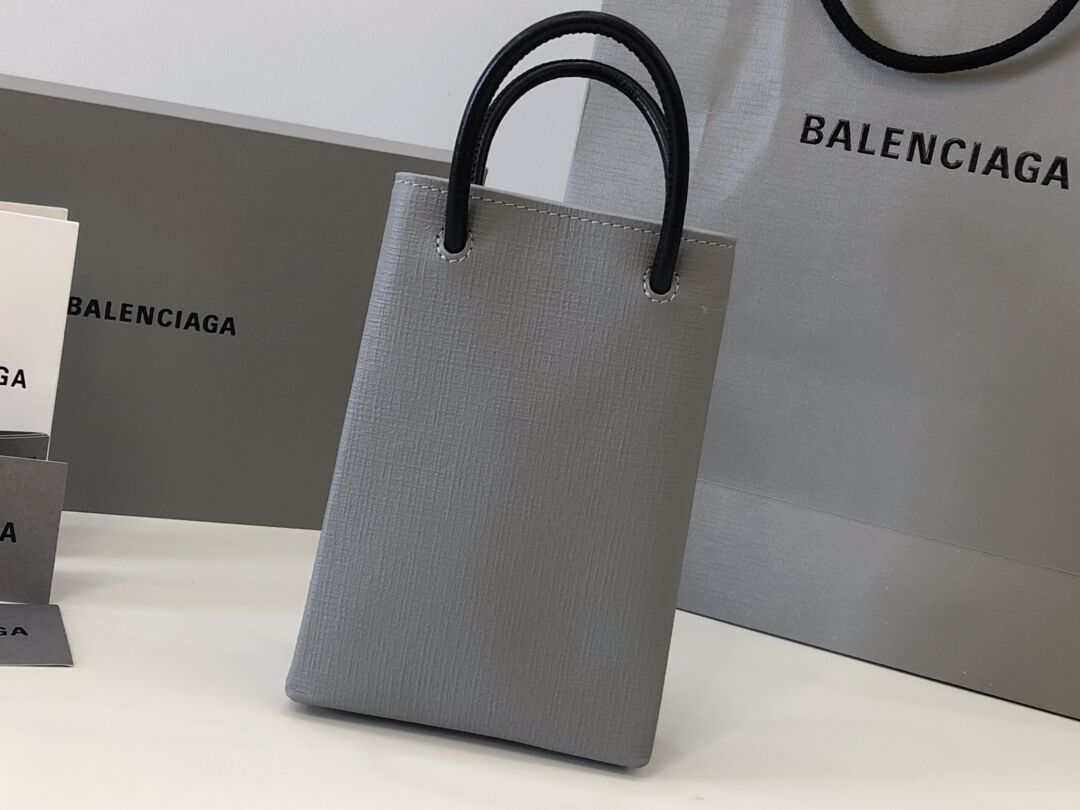 Ba1en*iaga shoulder bag