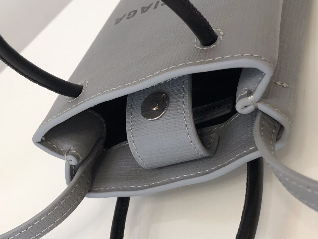 Ba1en*iaga shoulder bag
