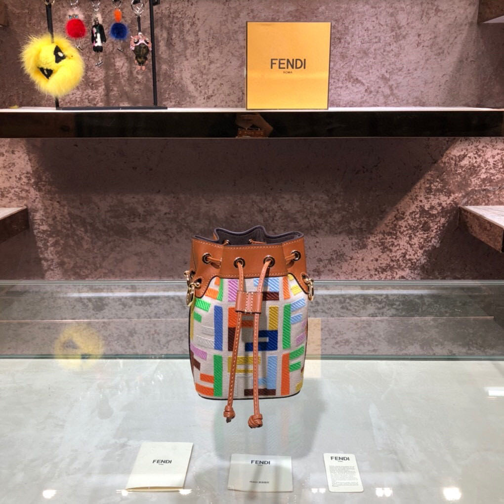 F**di Bucket bag 001