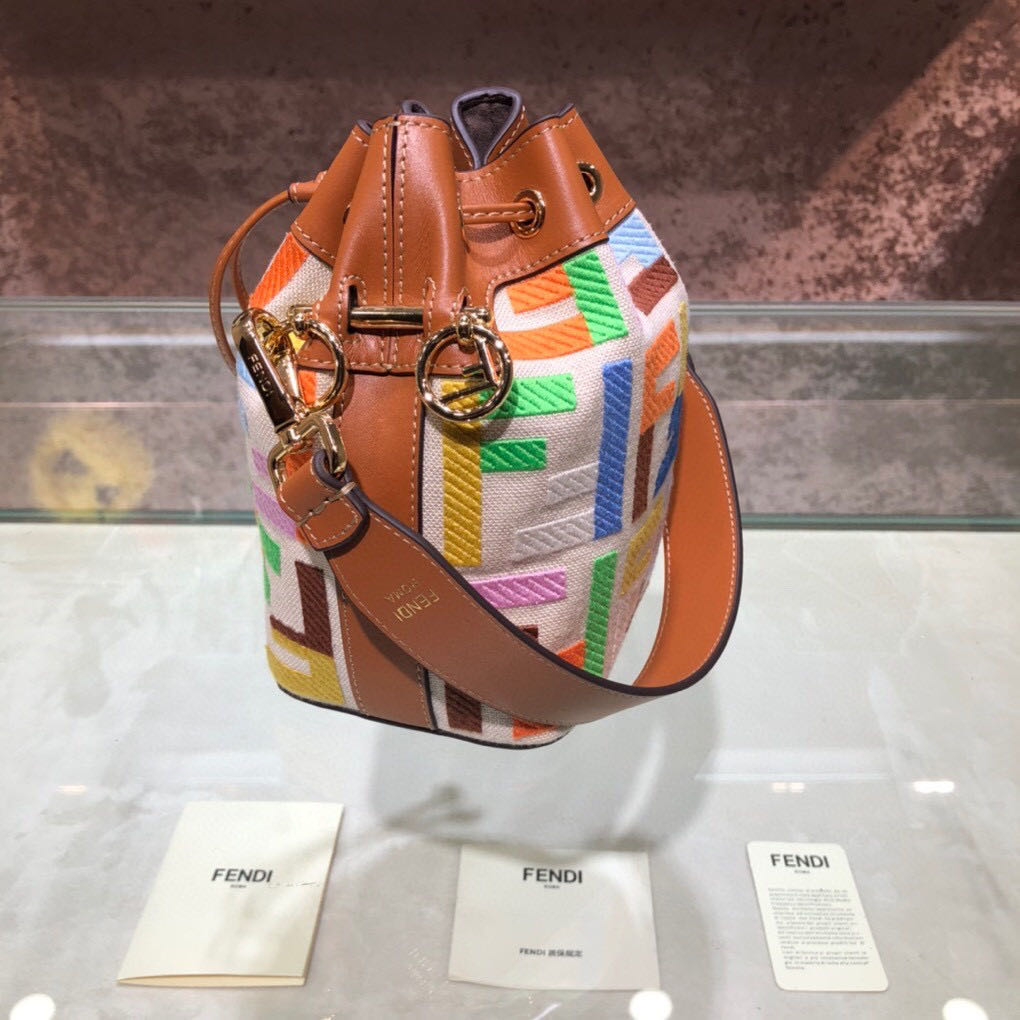 F**di Bucket bag 001