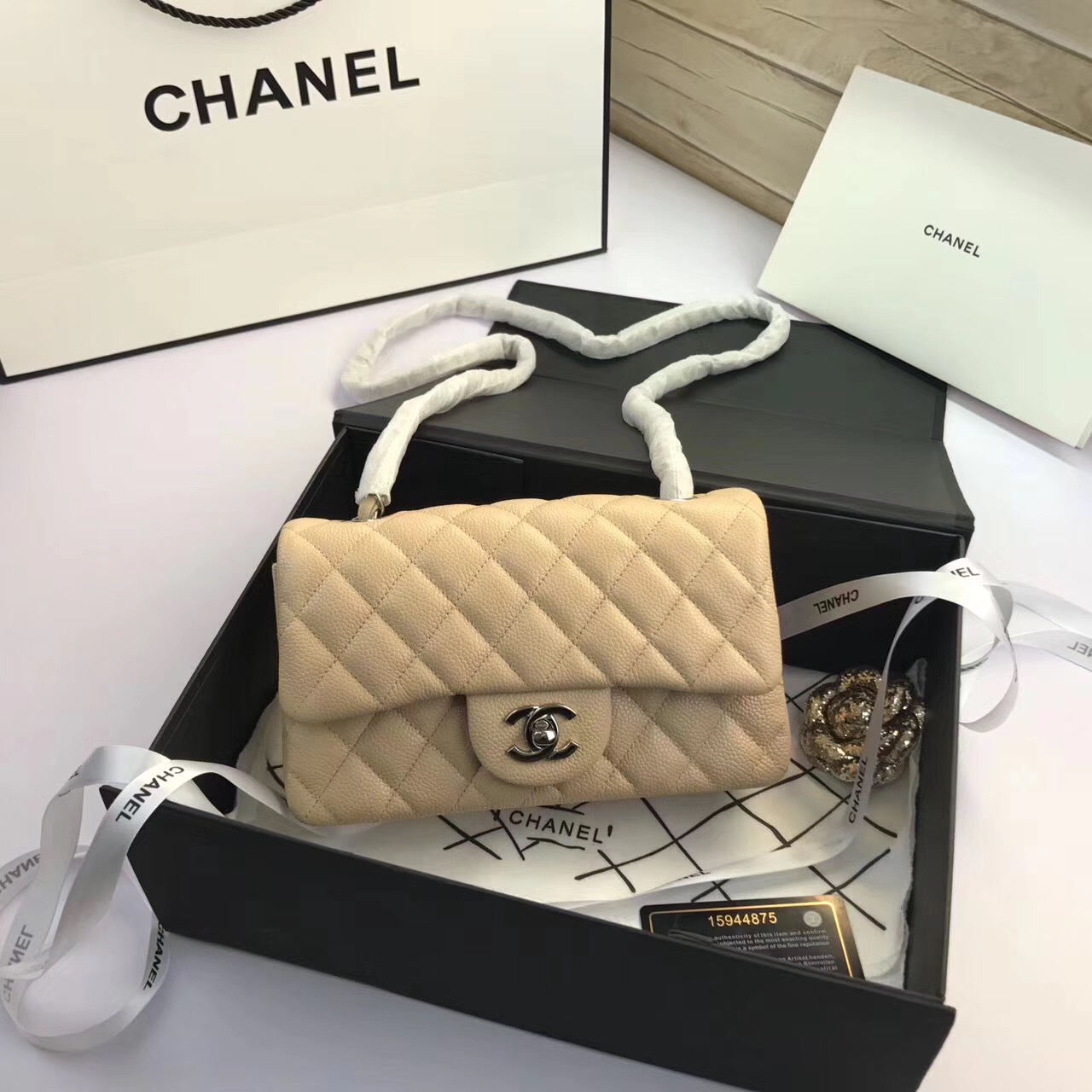 Ch**el Flap bag caviar 20cm Silver