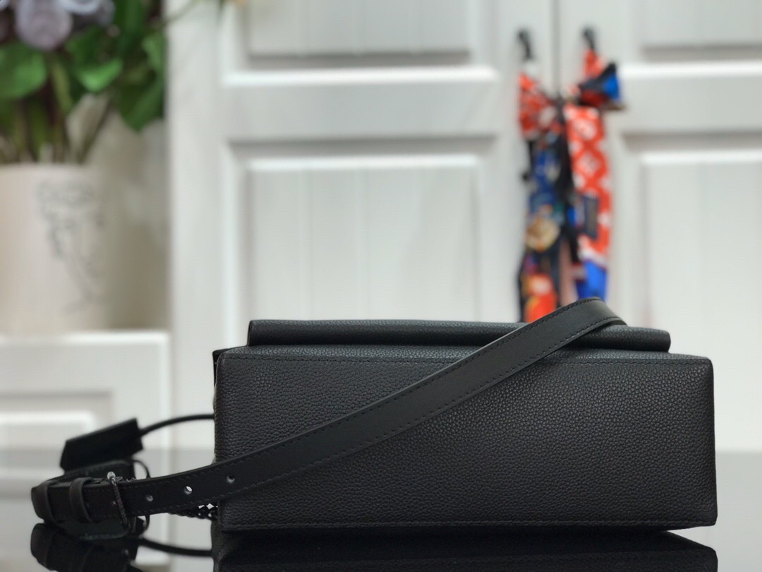 LV MYLOCKME BAG M55816