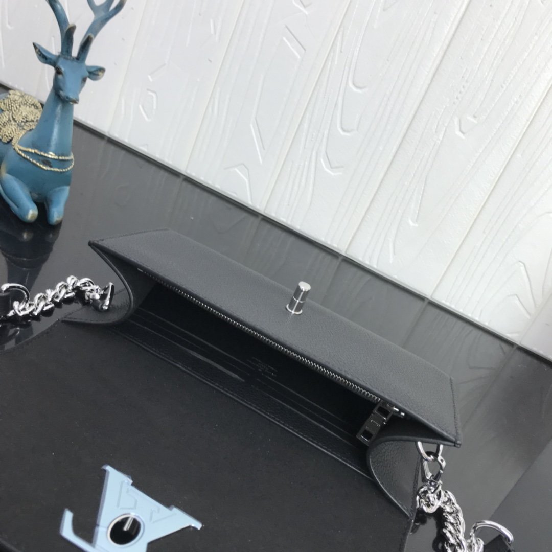 L0vis Vvtt0n Lockme Clutch Bag M56136