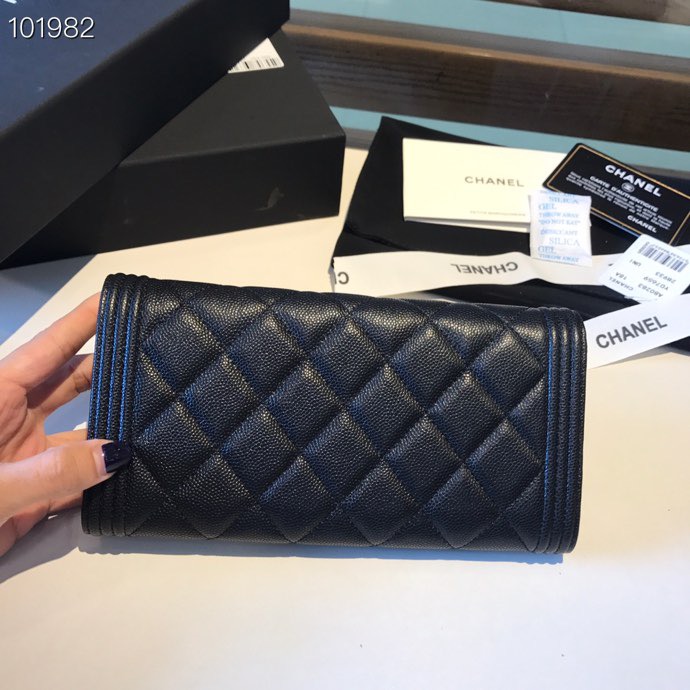 Ch**el LeBoy Wallet Caviar 19CM 002