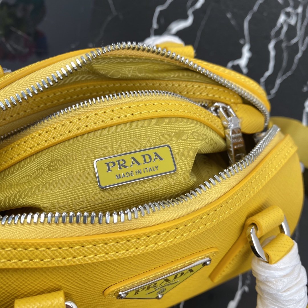 Pra*a RE-EDITION 1BB846 002