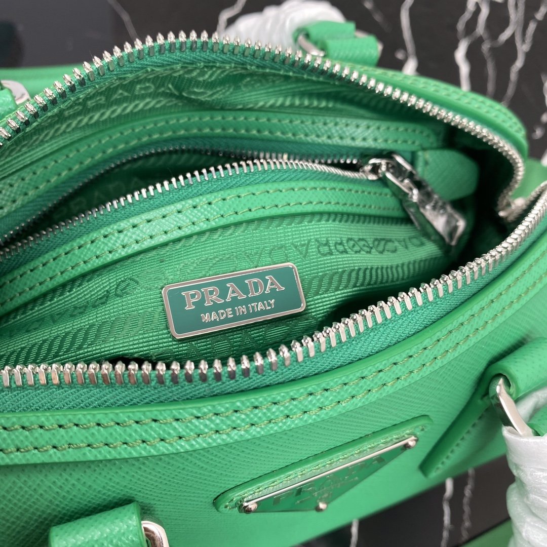 Pra*a RE-EDITION 1BB846 003
