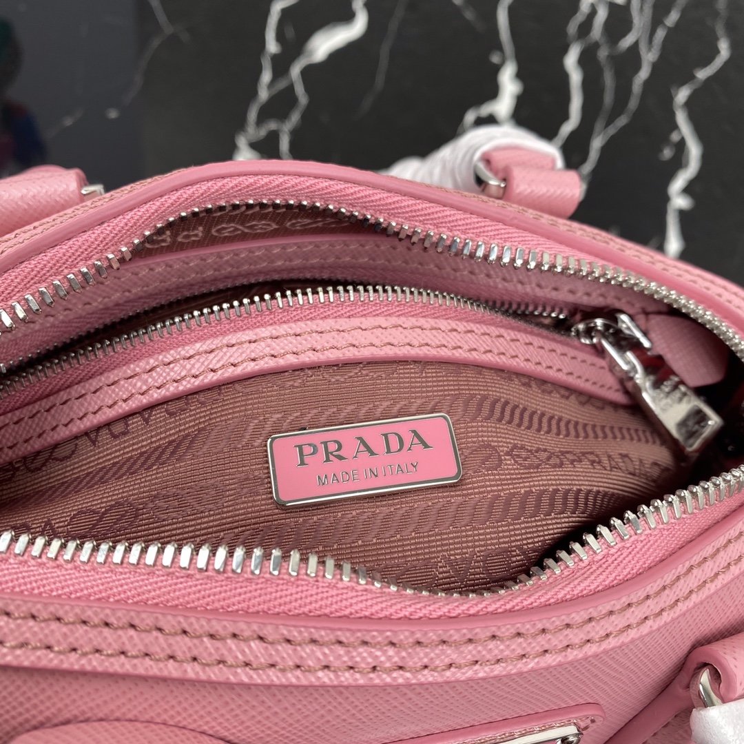 Pra*a RE-EDITION 1BB846 004