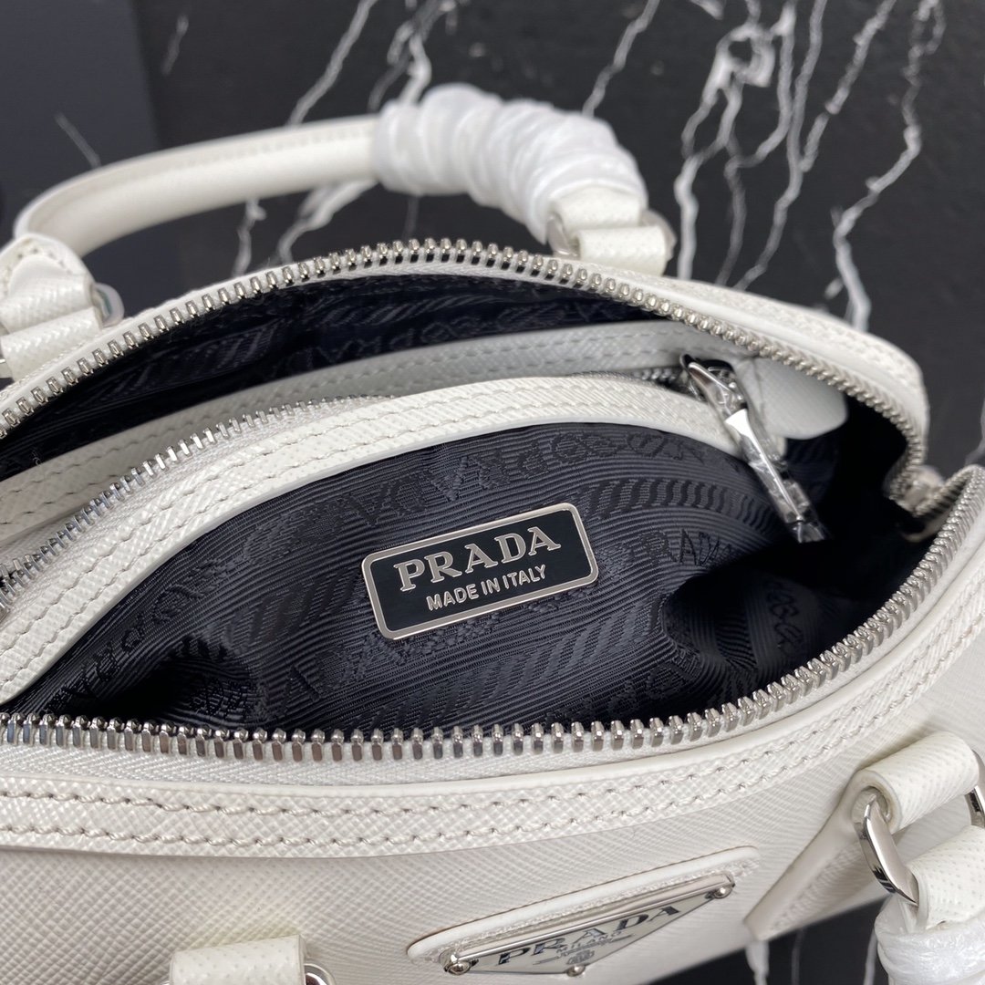 Pra*a RE-EDITION 1BB846 006