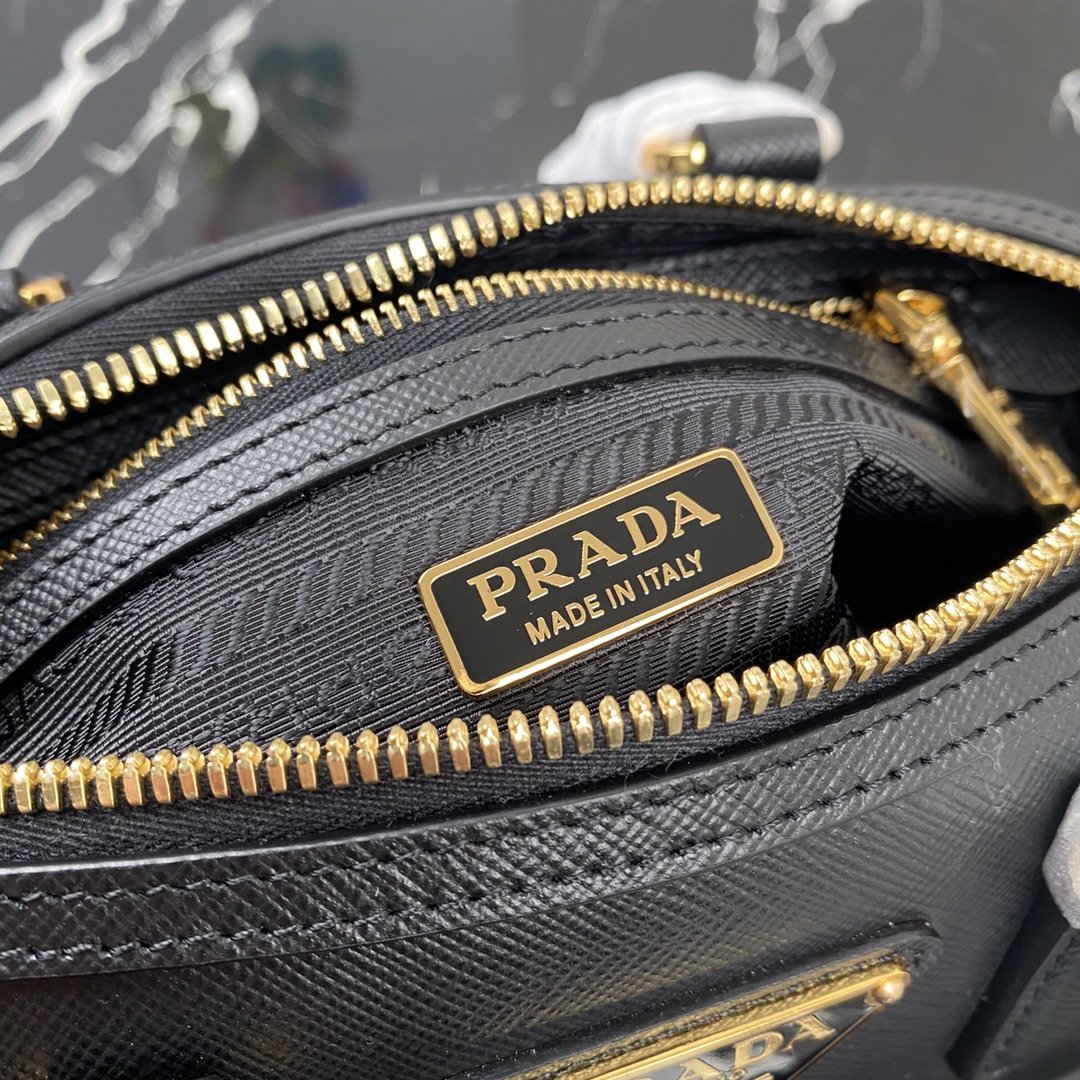 Pra*a RE-EDITION 1BB846 007
