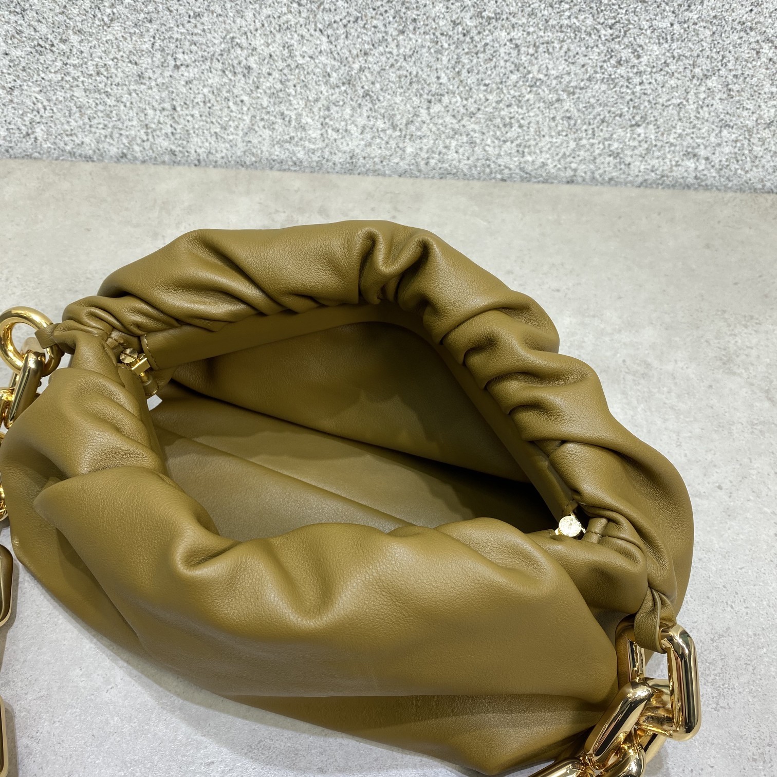 B0tt*ga Ven*ta The Chain Pouch