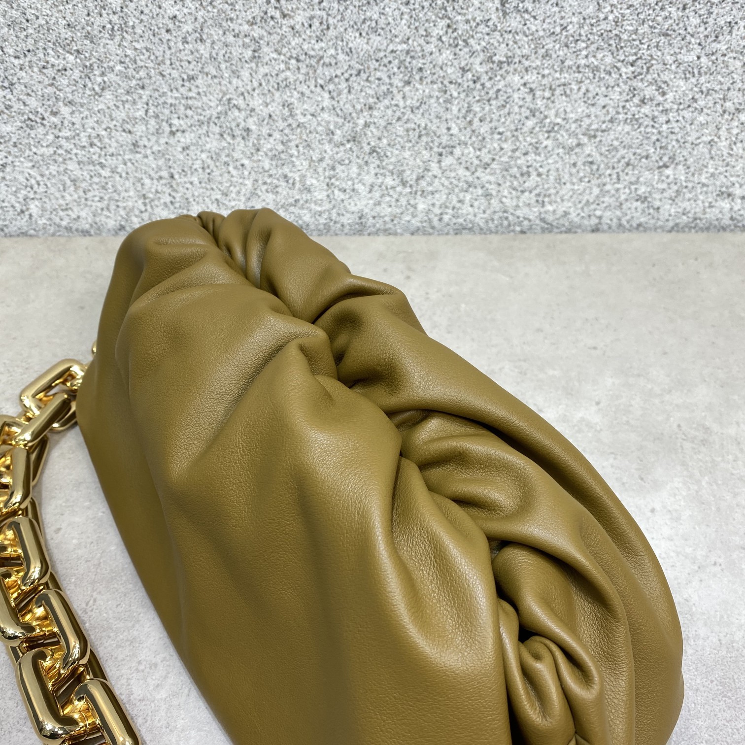 B0tt*ga Ven*ta The Chain Pouch