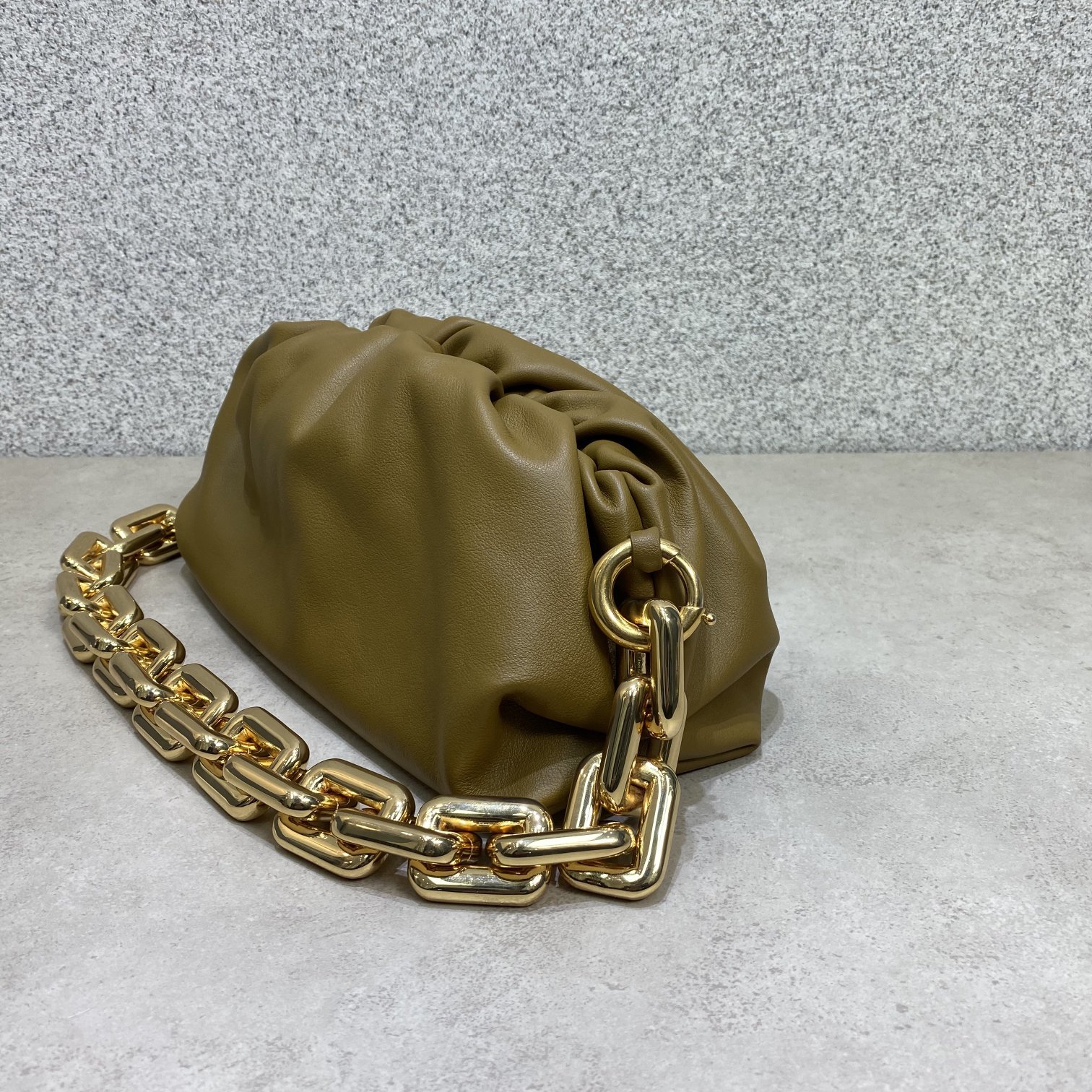 B0tt*ga Ven*ta The Chain Pouch