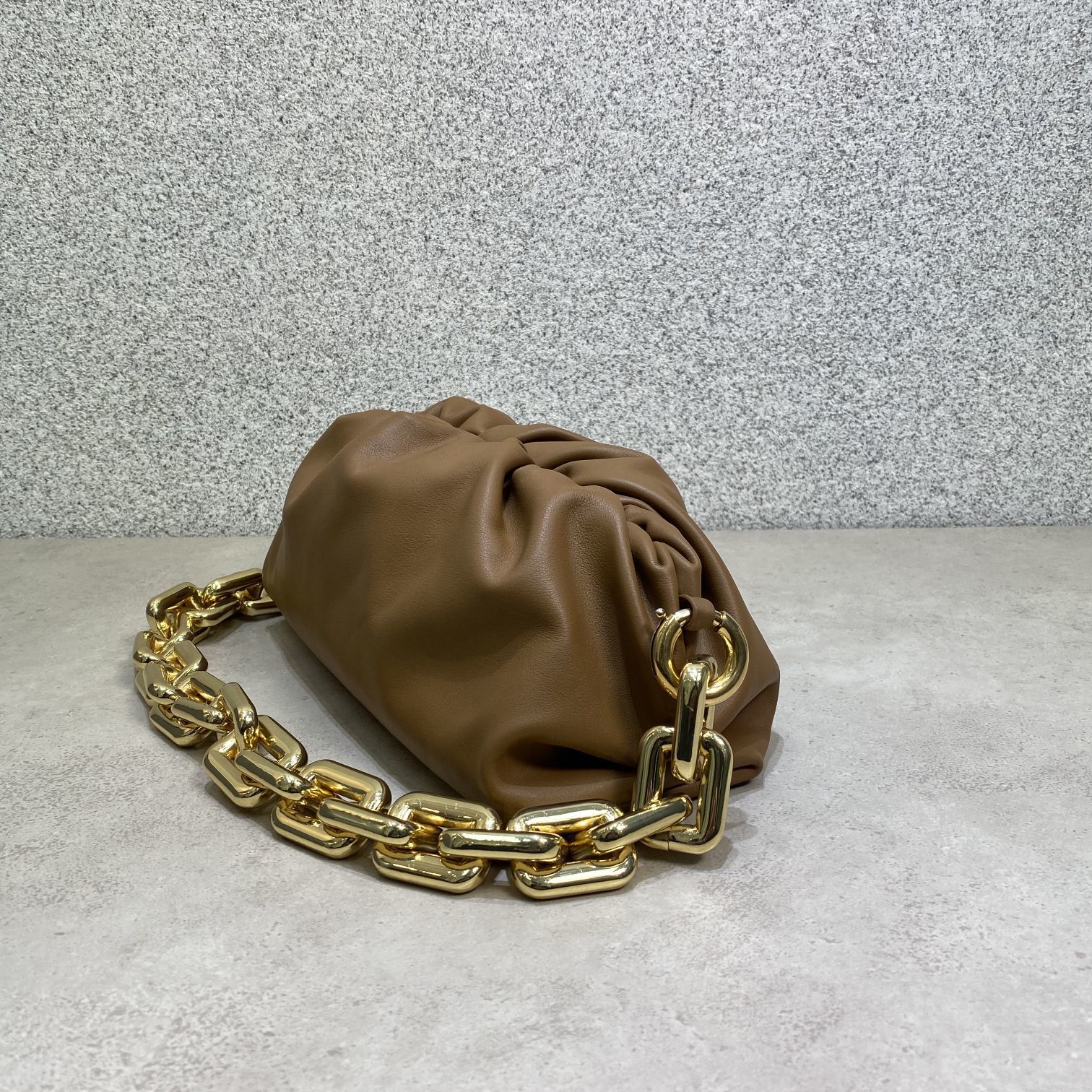 B0tt*ga Ven*ta The Chain Pouch 001