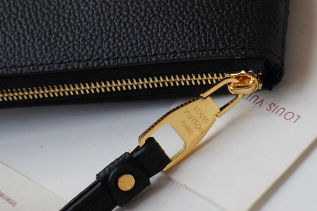 L0vis Vvtt0n Daily Pouch 004