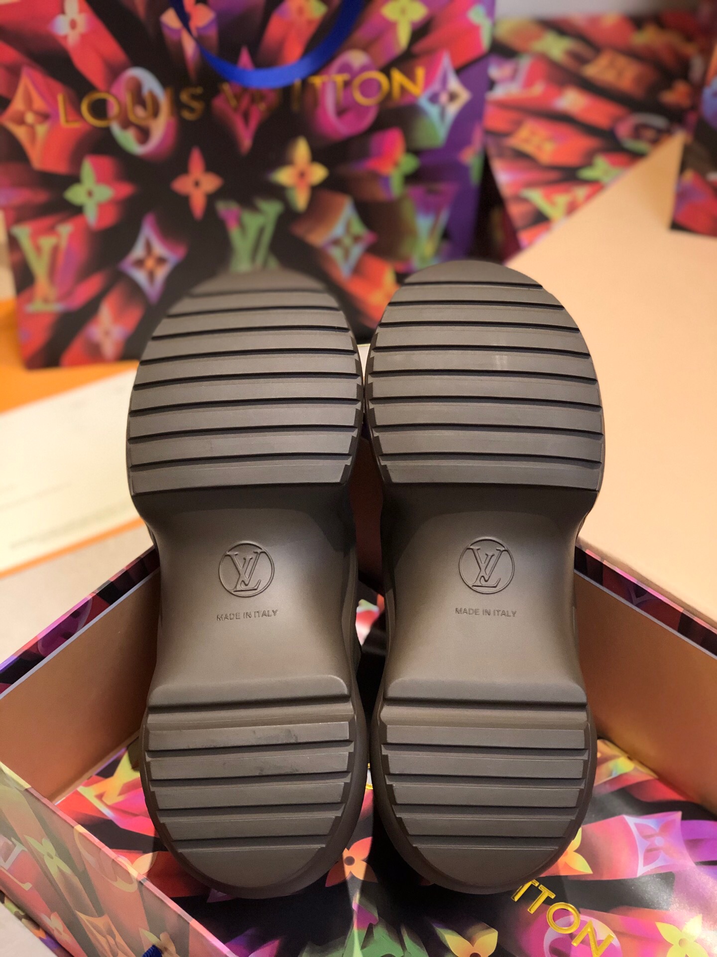L0vis Vvtt0n shoes