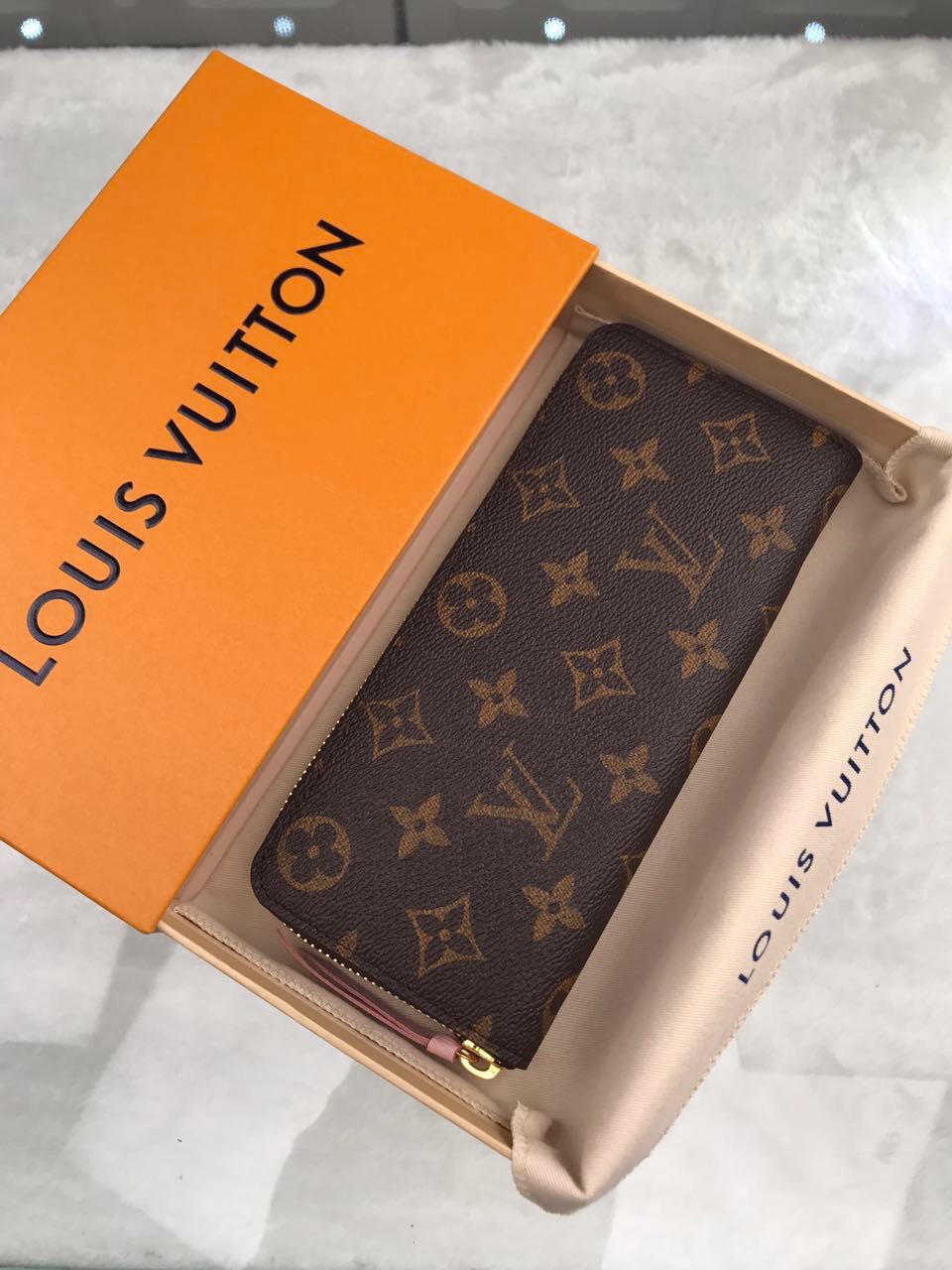L0vis Vvtt0n Wallet M61298