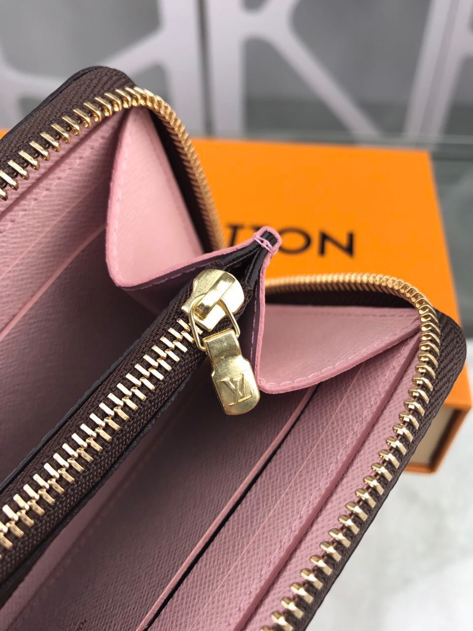 L0vis Vvtt0n Wallet M61298
