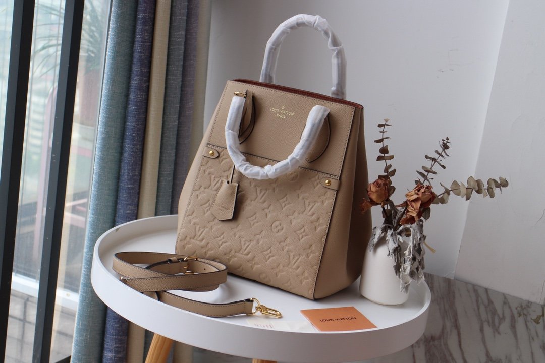 L0vis Vvtt0n Fold Tote MM Monogram