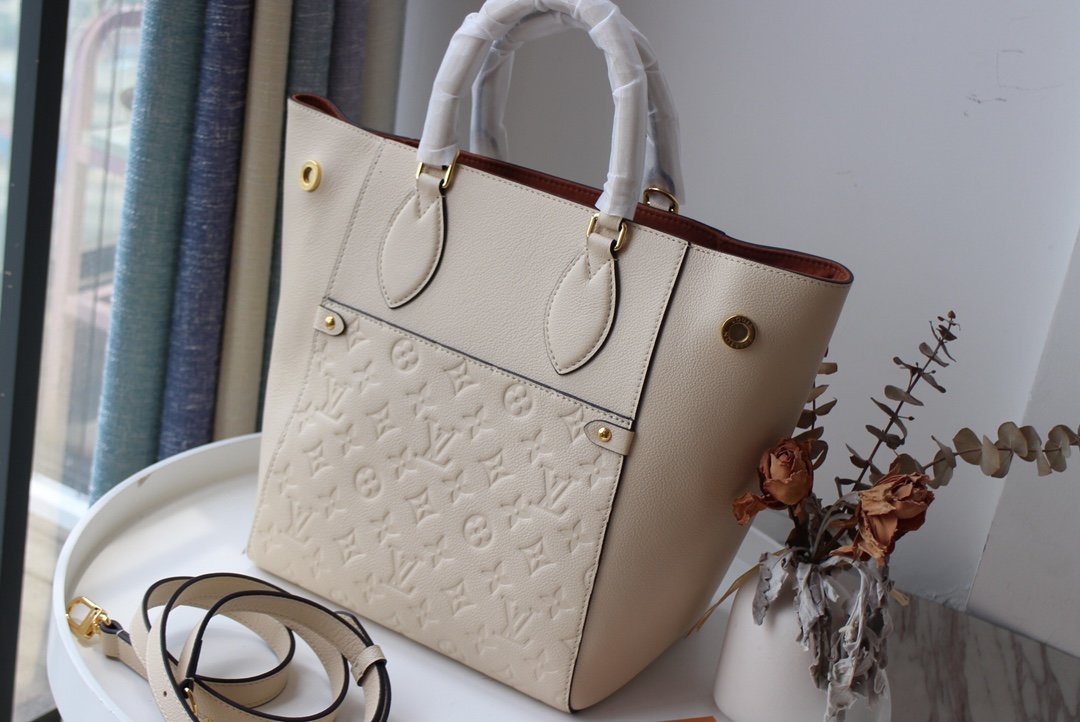 L0vis Vvtt0n Fold Tote MM Monogram in White