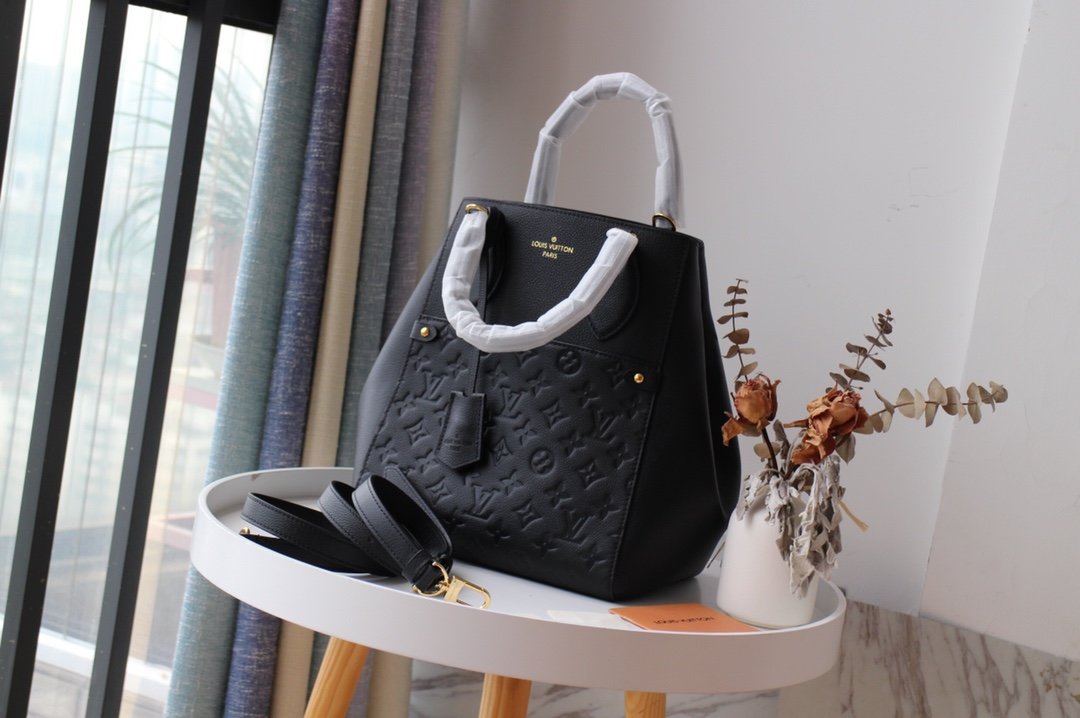 L0vis Vvtt0n Fold Tote MM Monogram in Black