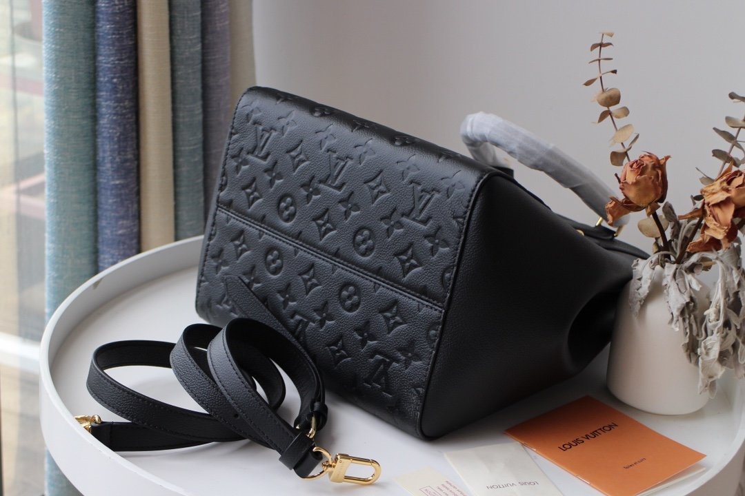 L0vis Vvtt0n Fold Tote MM Monogram in Black