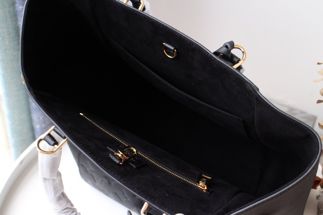 L0vis Vvtt0n Fold Tote MM Monogram in Black