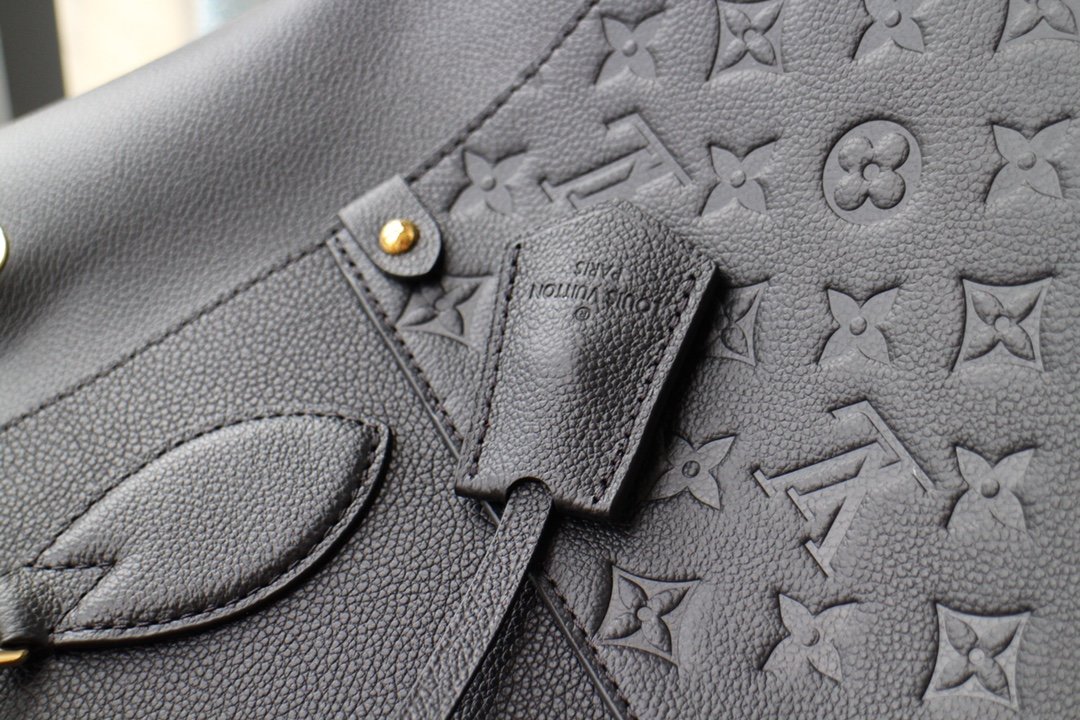 L0vis Vvtt0n Fold Tote MM Monogram in Black