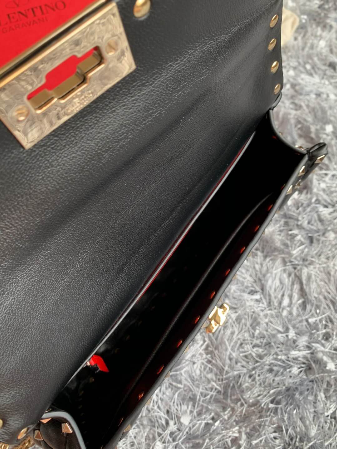 Va1e*ntin0 Handbag 24cm