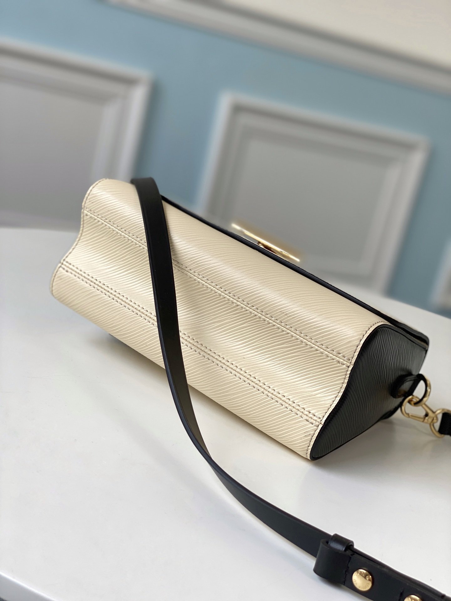 LV M56779 CRAFTY TWIST
