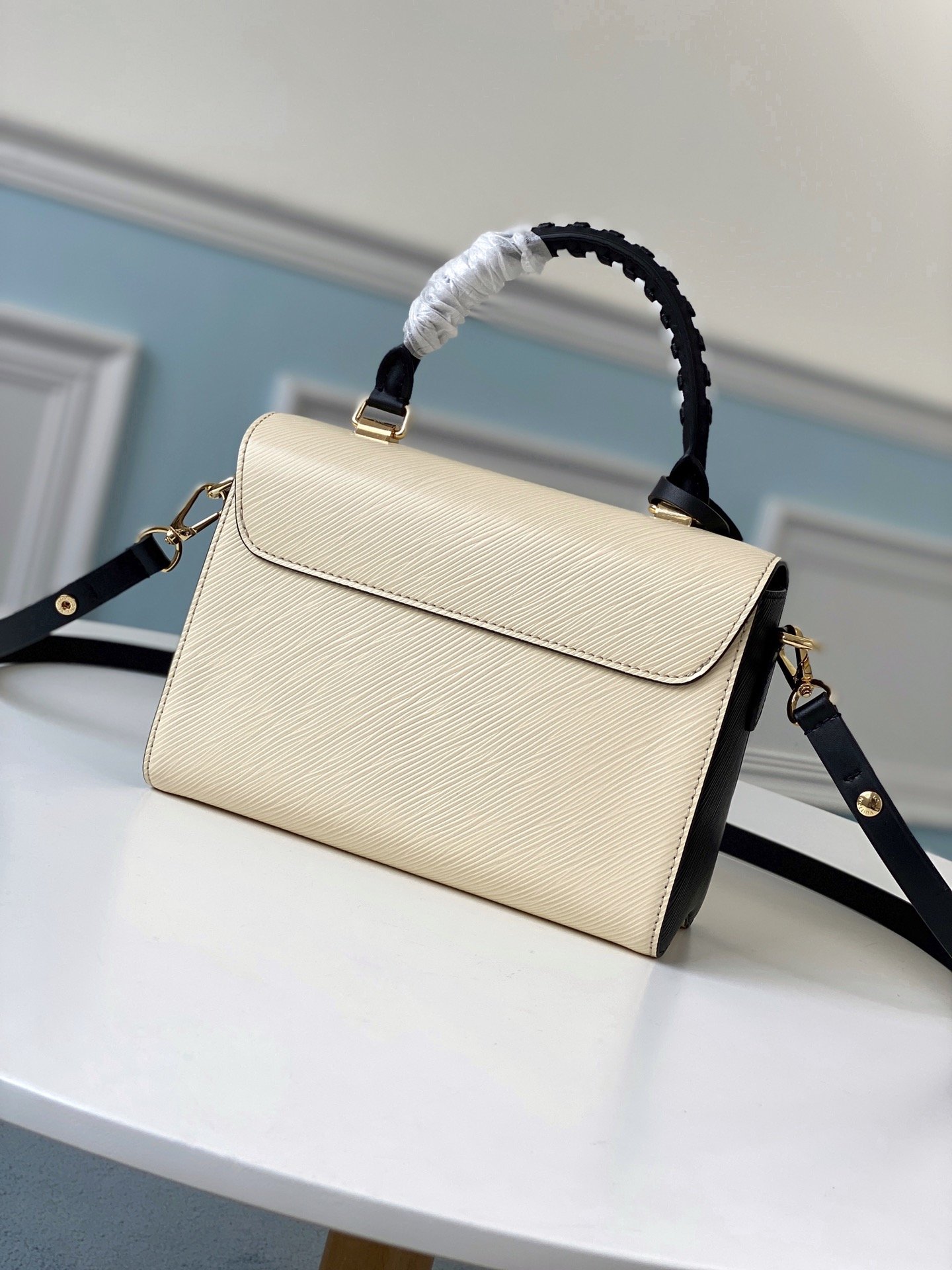 LV M56779 CRAFTY TWIST