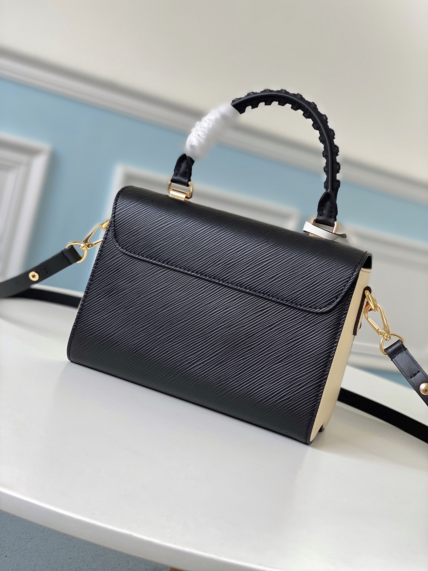 LV M56780 CRAFTY TWIST