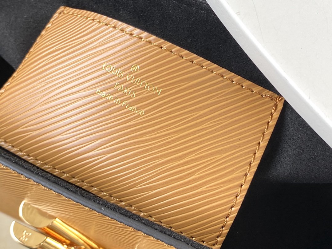 LV M56849 CRAFTY TWIST