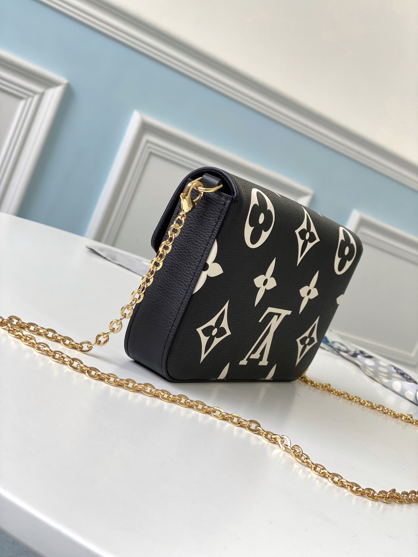 LV CRAFTY FÉLICIE POCHETTE M69515
