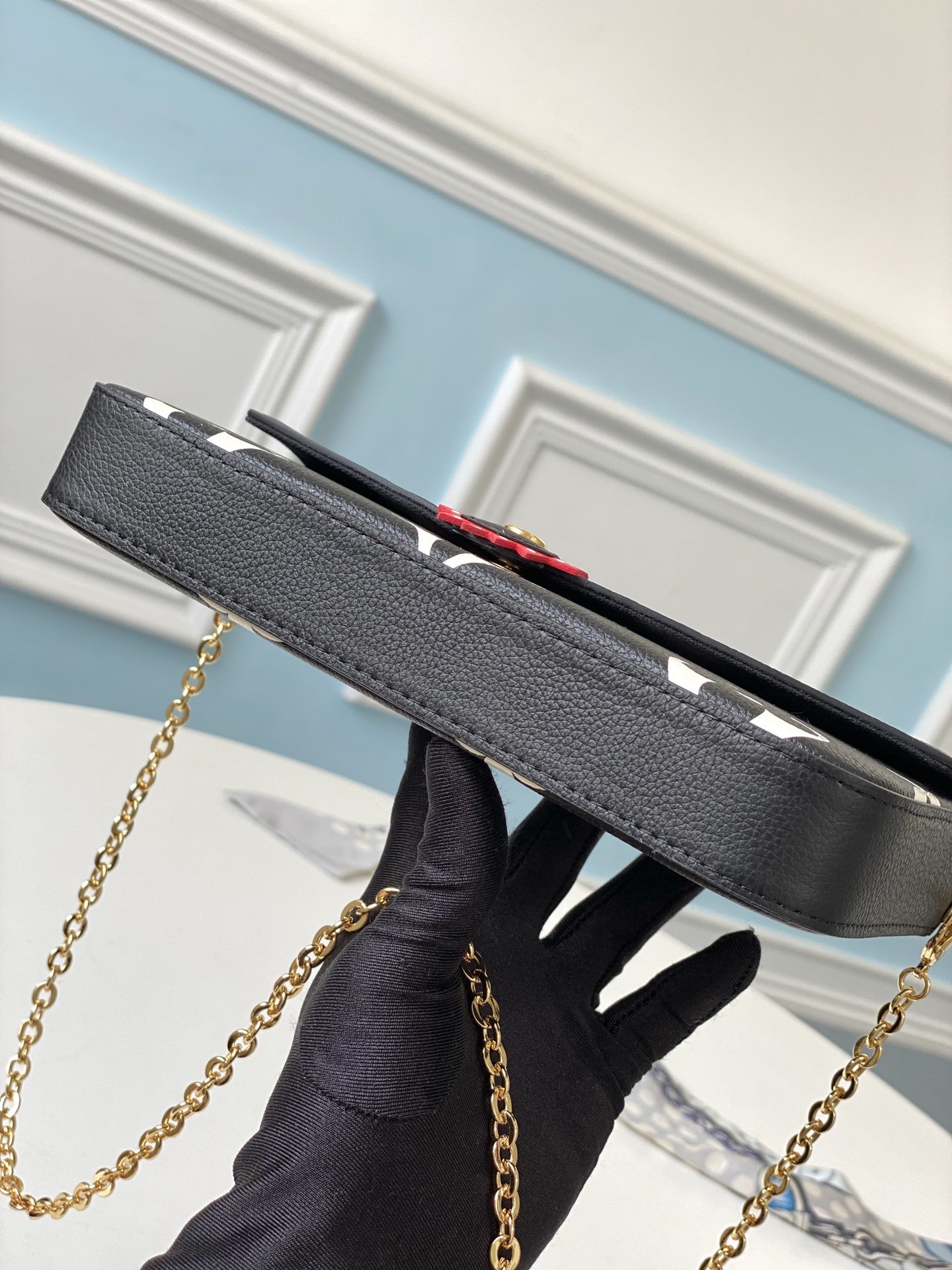 LV CRAFTY FÉLICIE POCHETTE M69515
