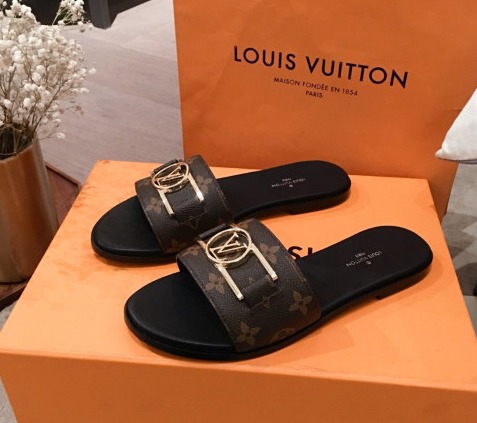 L0vis Vvtt0n Slides