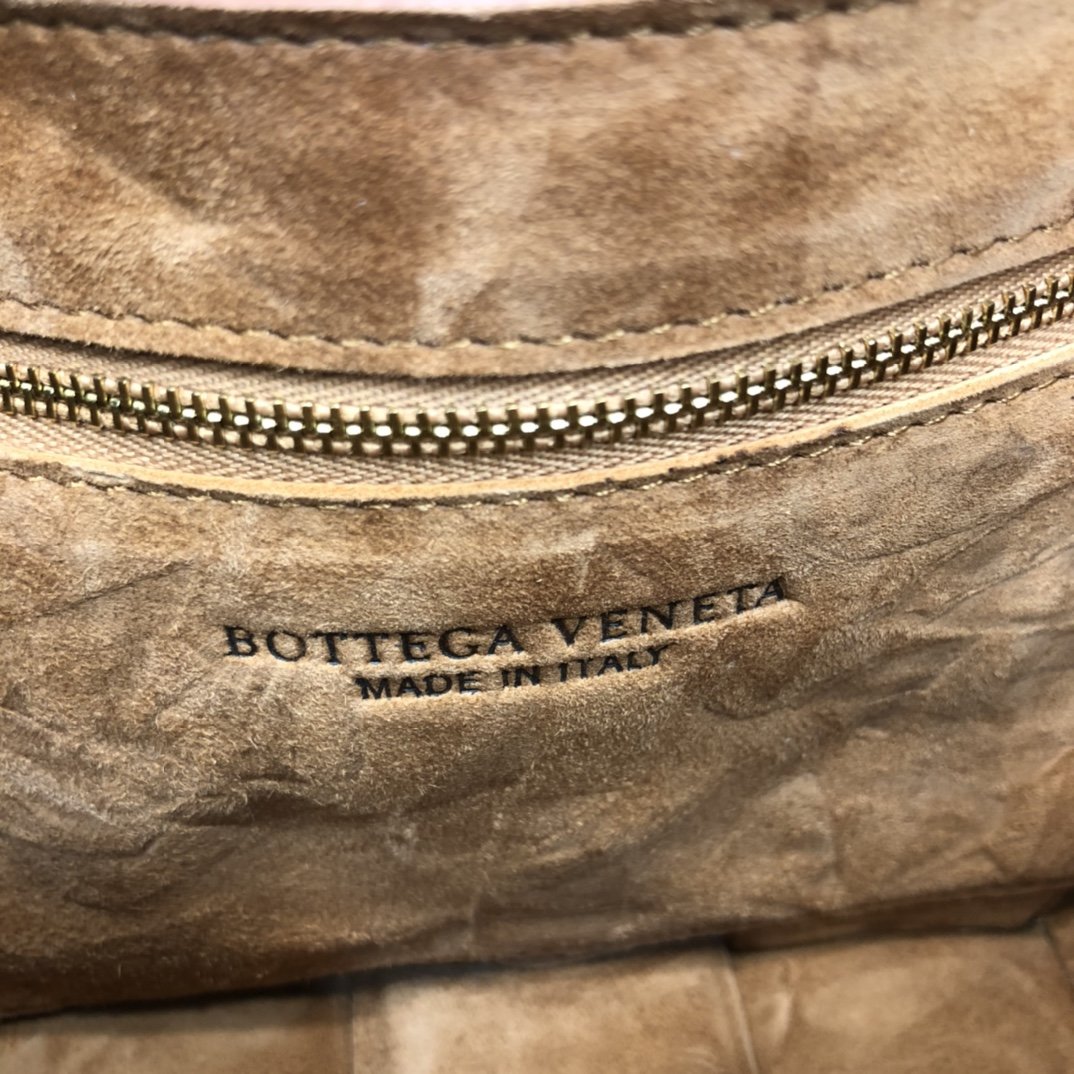 B0tt*ga Ven*ta Cassette Bag