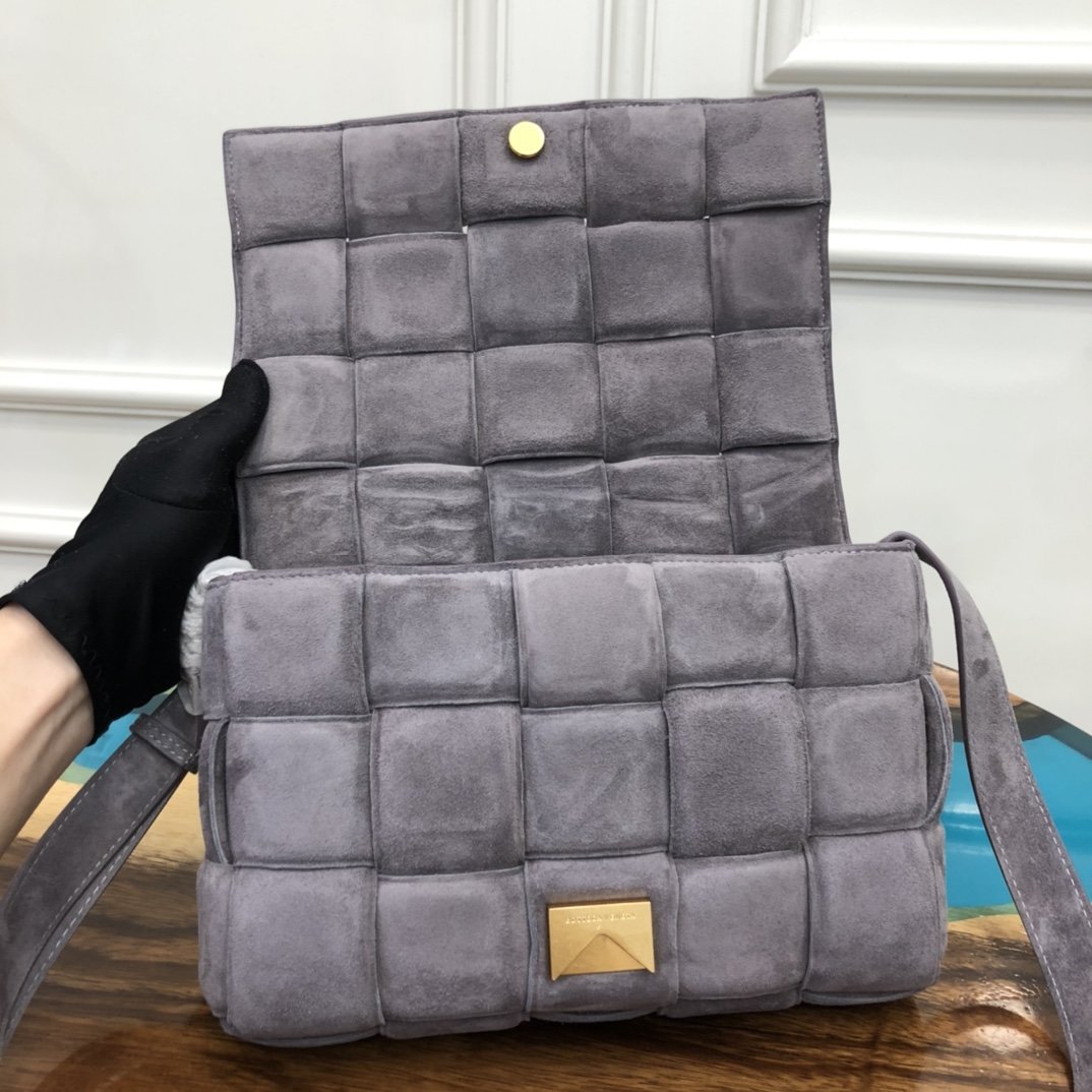 B0tt*ga Ven*ta Cassette Bag 001
