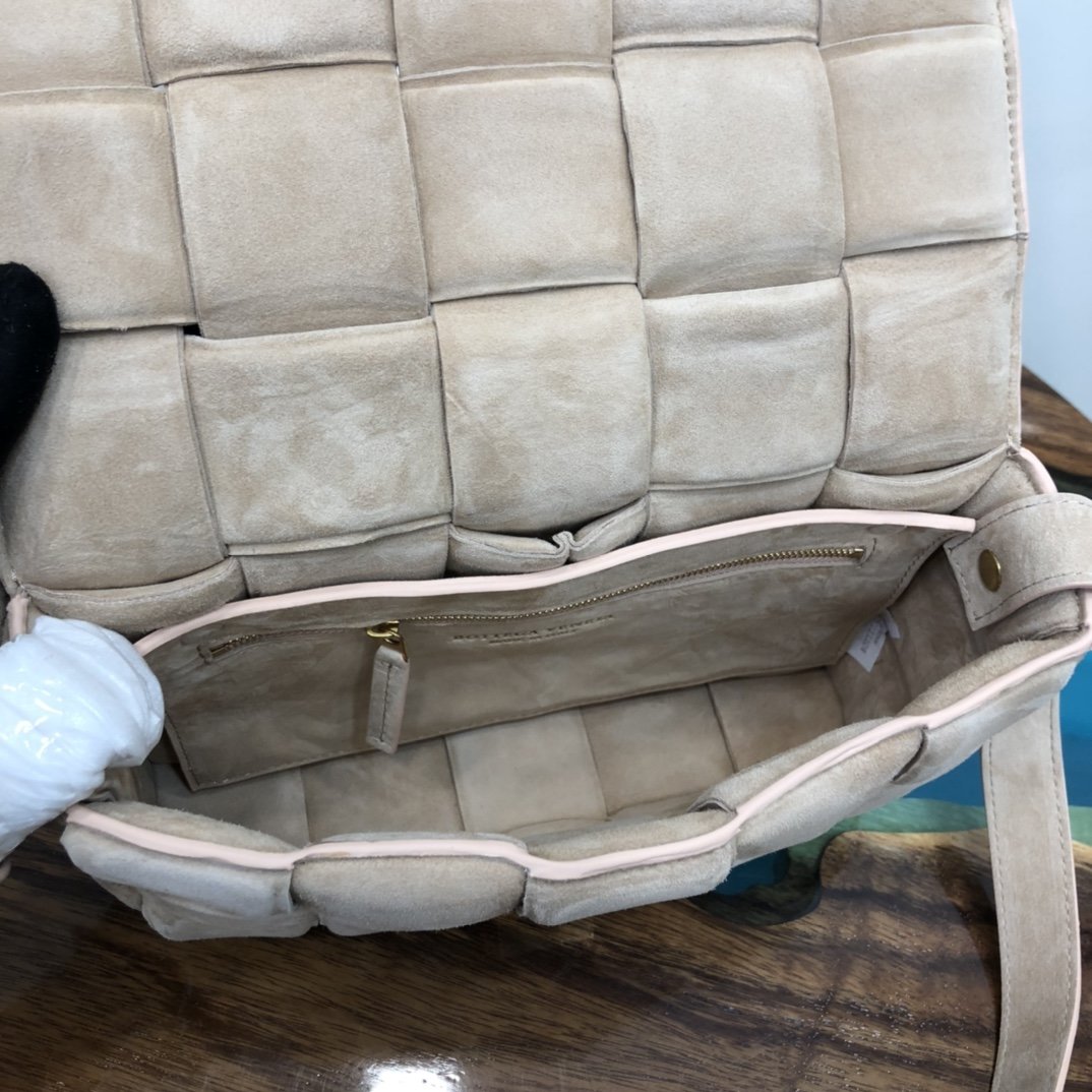 B0tt*ga Ven*ta Cassette Bag 002