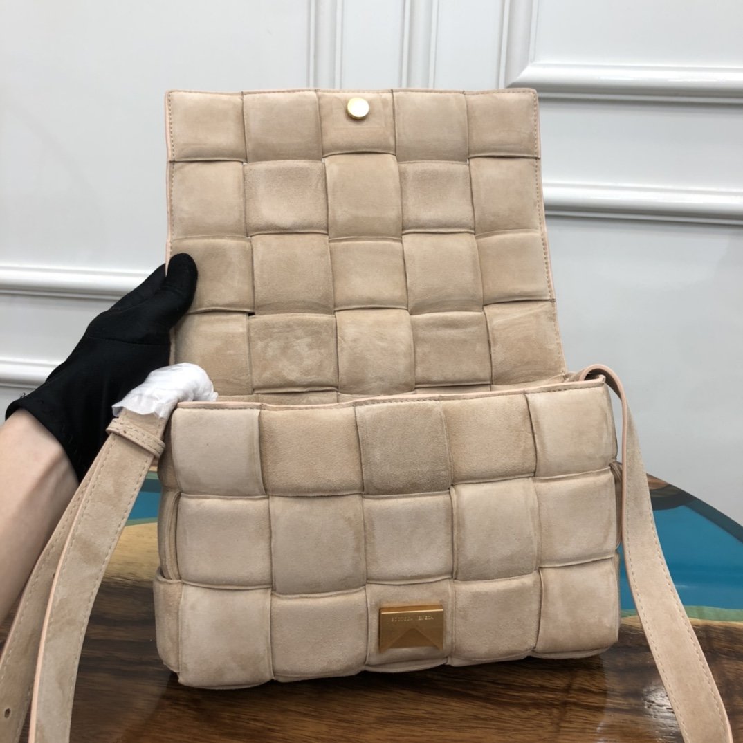 B0tt*ga Ven*ta Cassette Bag 002
