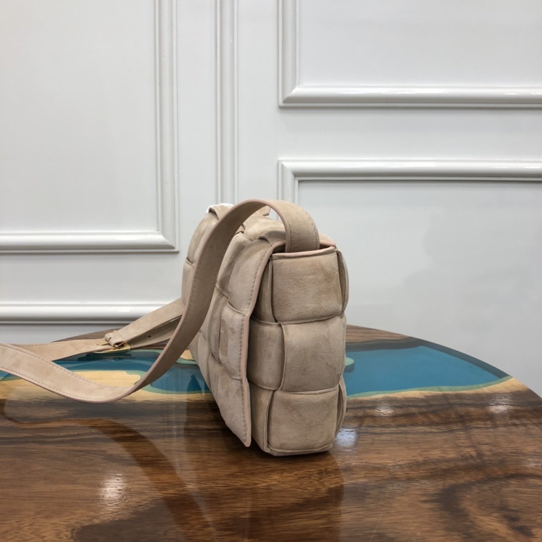 B0tt*ga Ven*ta Cassette Bag 002